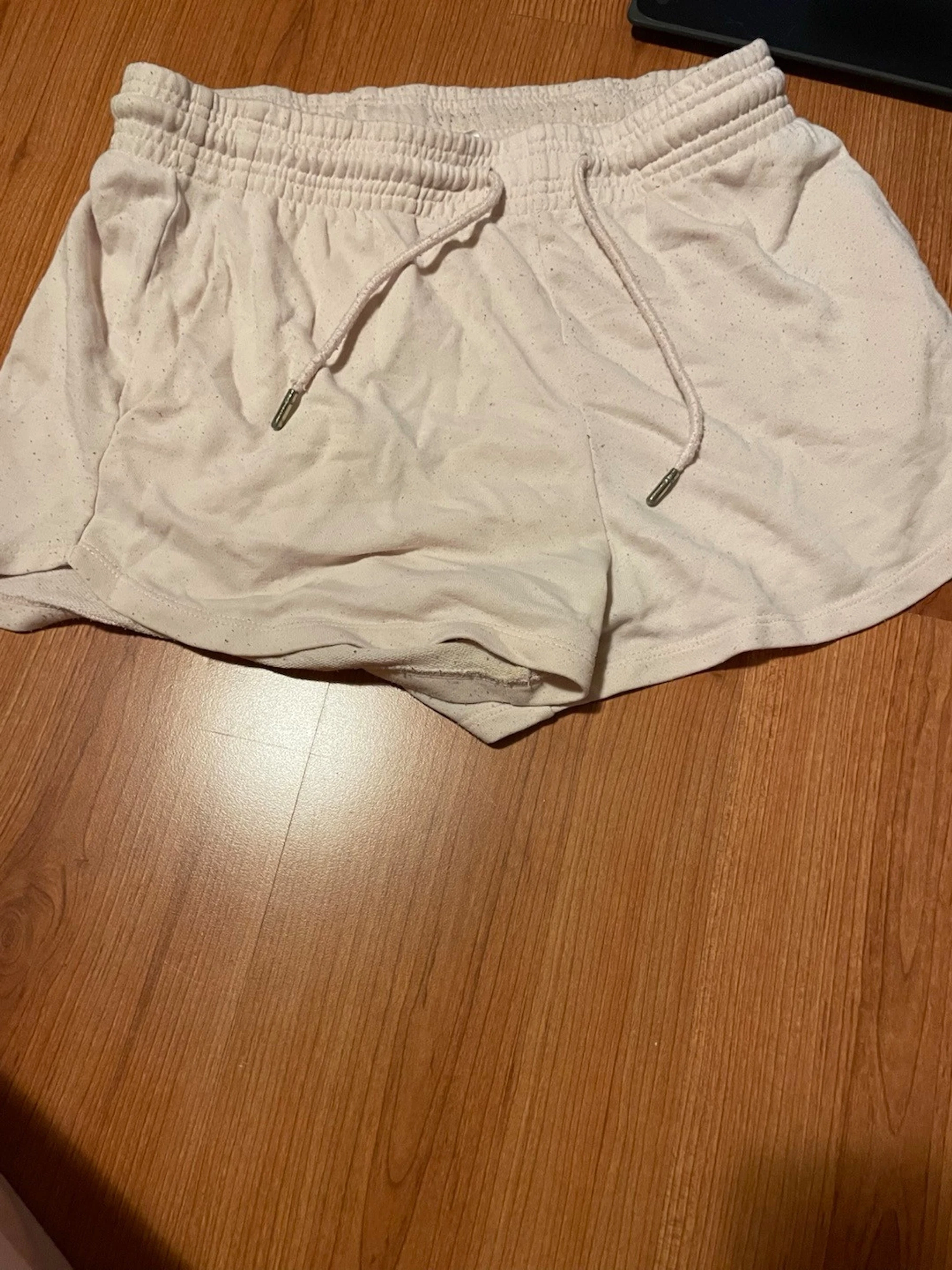 Ljus rosa shorts med snörning