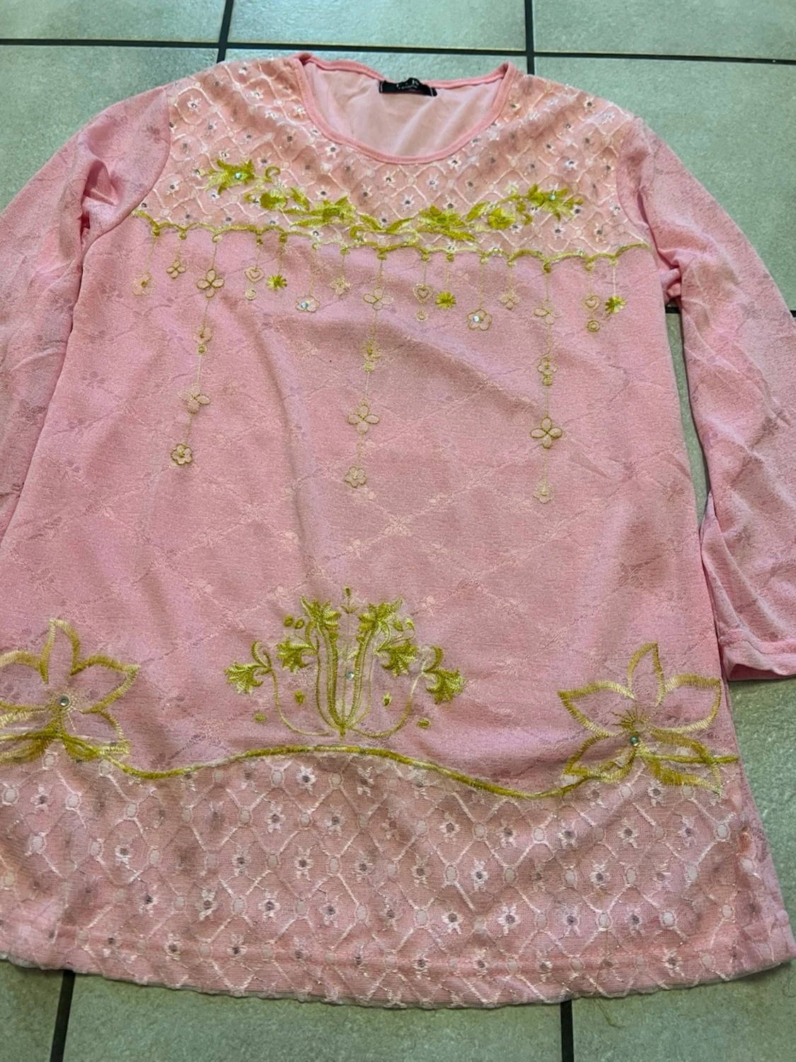 Rosa blus med broderi från F.K Fashion storlek M/L - 2