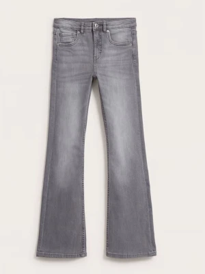 Grå bootcut jeans med utsvängda ben - säljer mina gråa bootcut jeans från kappahl i storlek 164, eftersom de är för långa för mig som är 160 cm. 💘