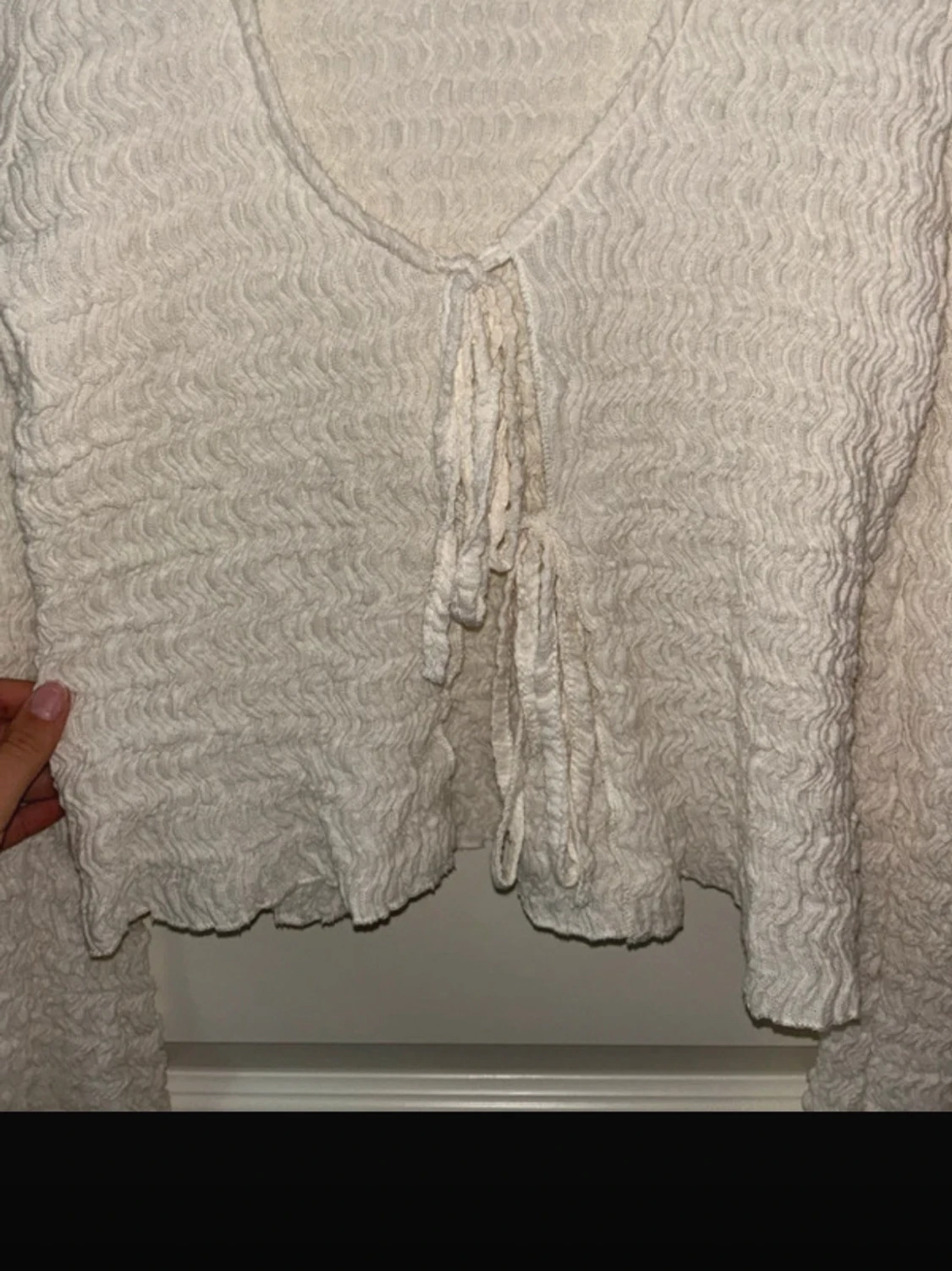 Vit blus med volanger  - 2