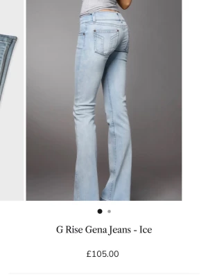 Ljusblå bootcut jeans Gena Ice - Säljer ett par ljusblå bootcut jeans från g rise. De är storlek xs tall men passar även s som jag normalt bär. pris kan diskuteras!!💕