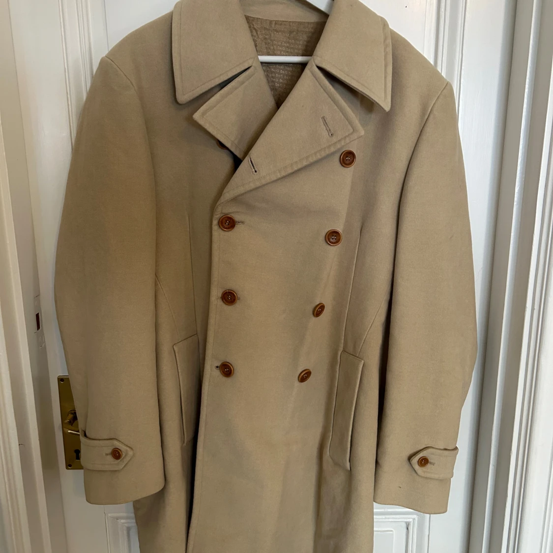 Beige rock från Dolce & Gabbana i riktigt bra skick