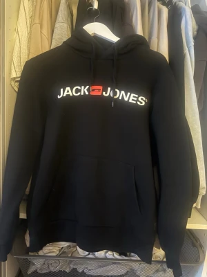 Hoodie - Helt ny Jack&jones hoodie (killmodell) kom me Prisförslag !