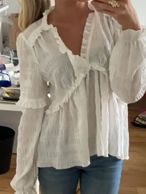 Vit blus - Vit snygg blus från NA-KD i storlek XS