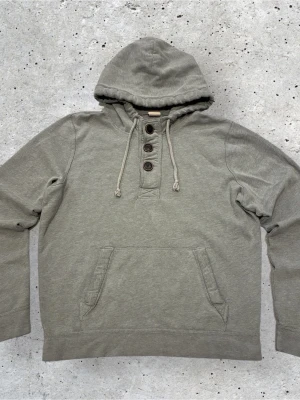 Hollister Hoodie  - Trendig och sällsynt Hollister Hoodie | Vintage modell | Skick 9/10 | Inga defekter | Färgen Grå | Storlek M | Hör av er för mer information/bilder!