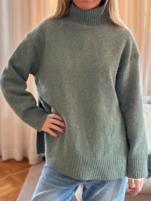 Stickad tröja!  - Så fin stickad tröja med polokrage! 