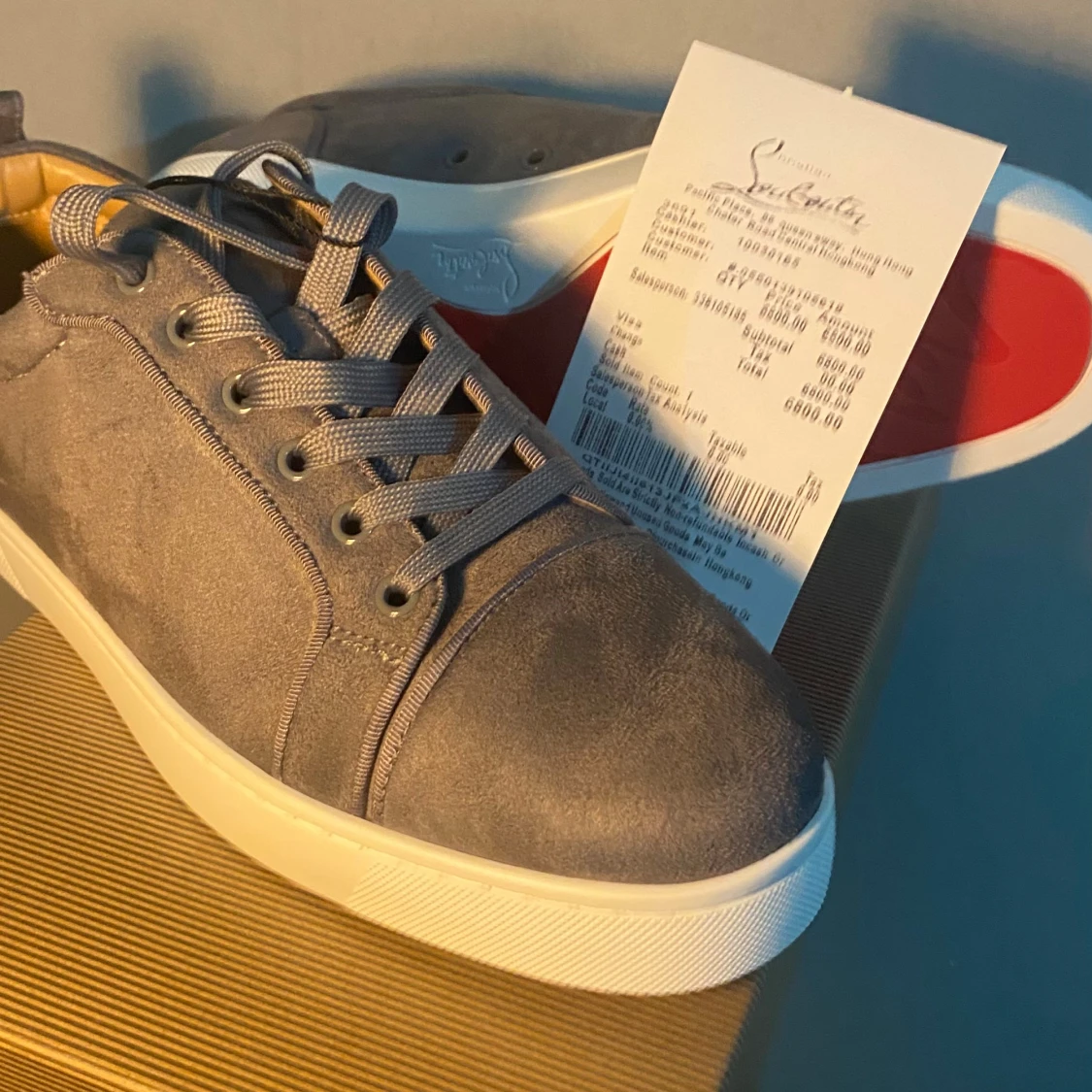 Grå mockasneakers Christian Louboutin