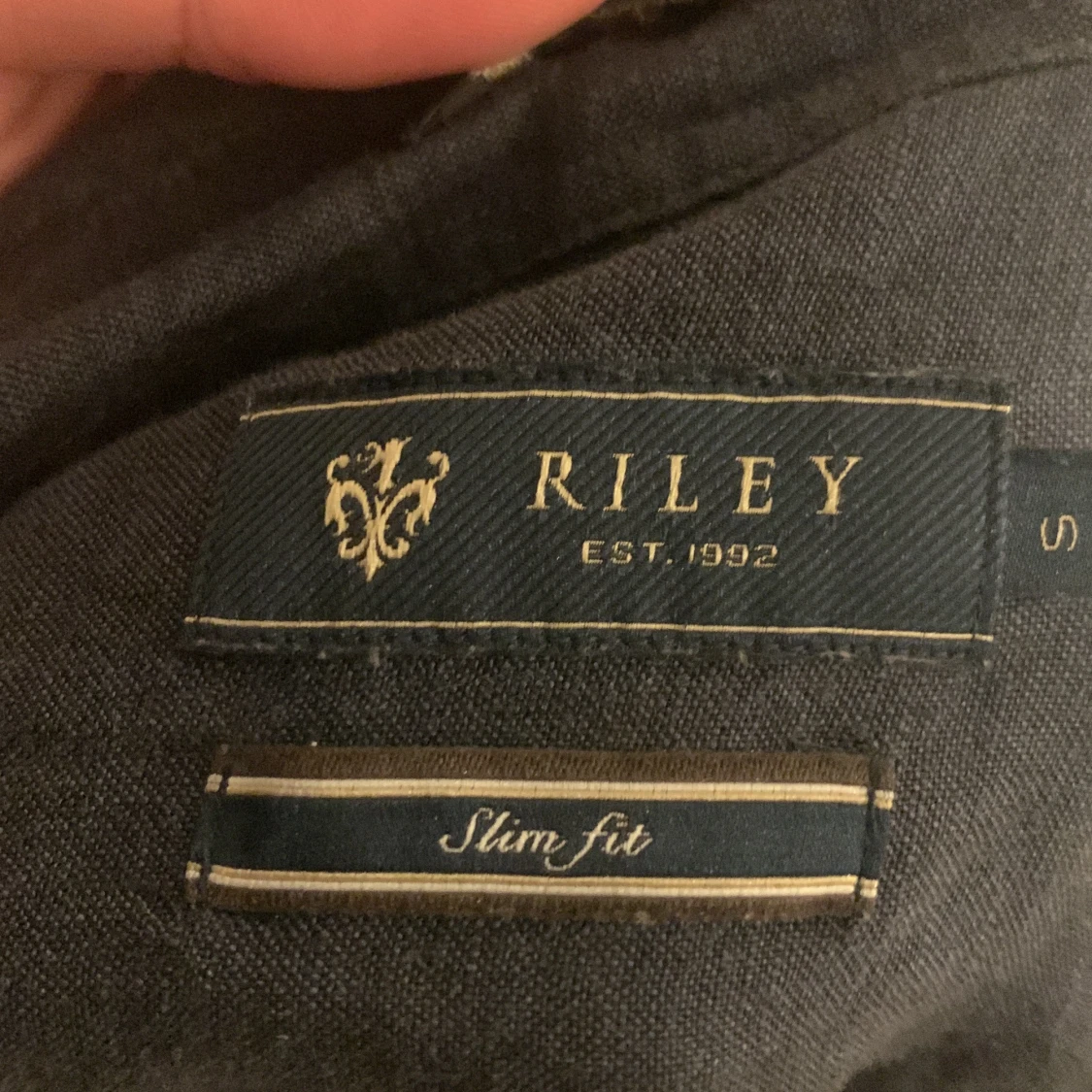 Mörkblå linneskjorta från Riley - 2