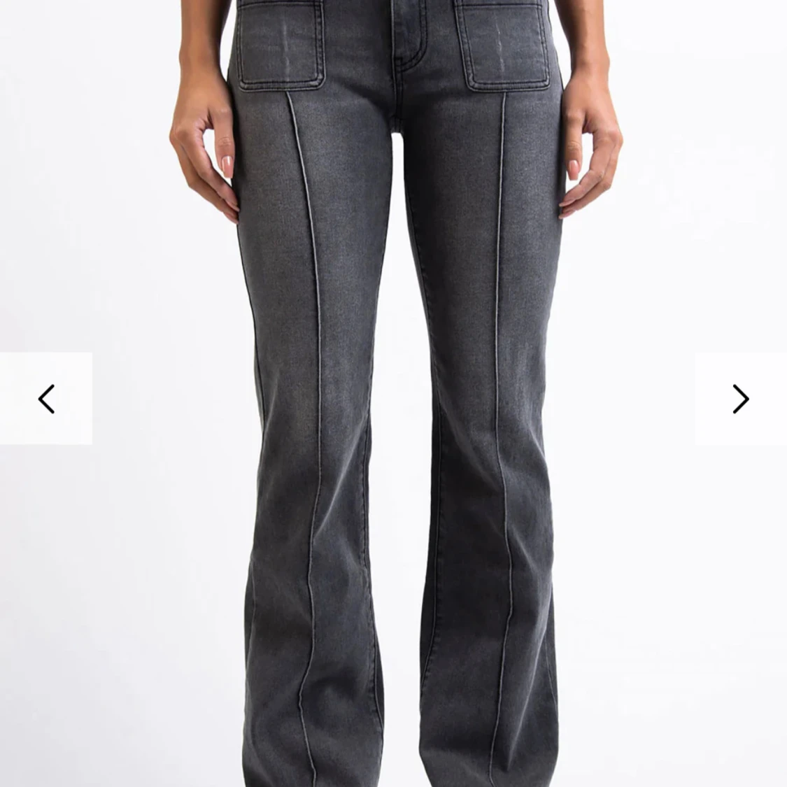 Svarta bootcut jeans med fickor