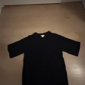 Stickad kofta - Aldrig använd i storlek 158/164.