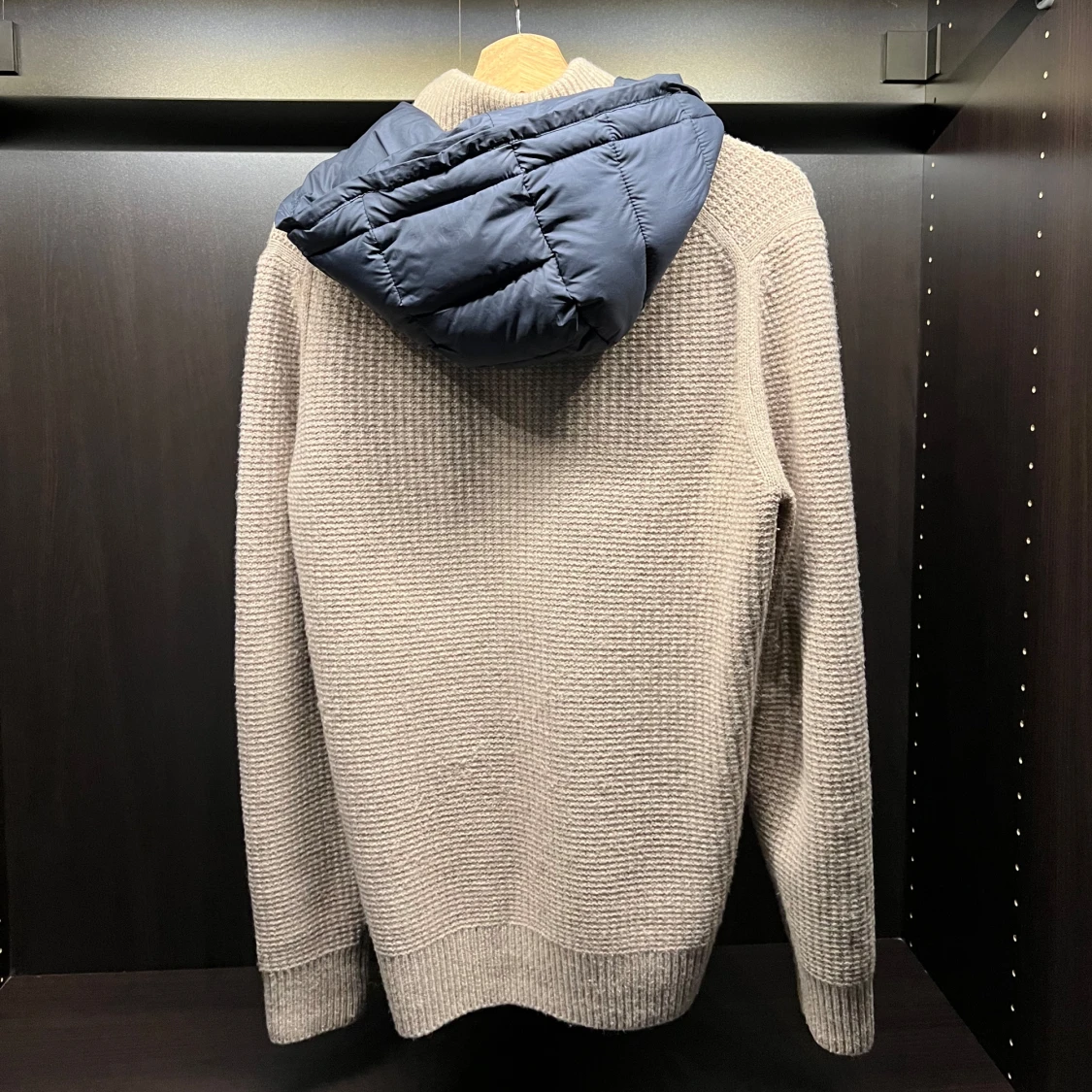 Beige stickad tröja från Massimo Dutti - 1