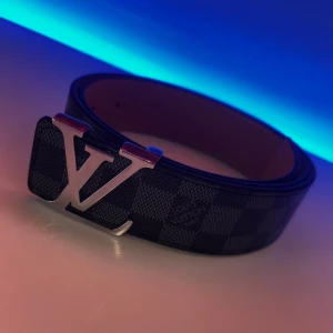 Lvbälte - Helt ny, du får med dej en nål så du kan göra extra hål med. Endast 250kr.