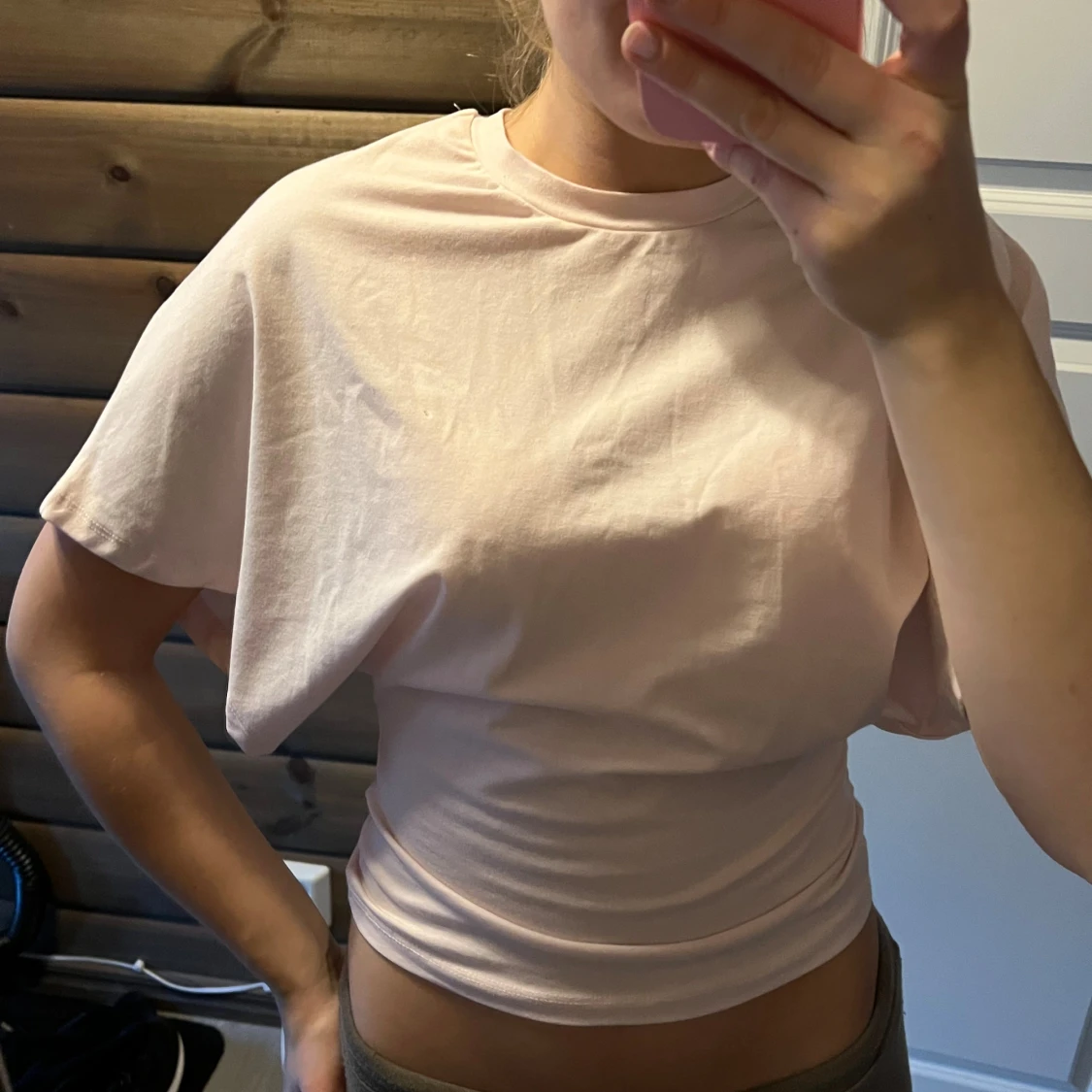 Ljusrosa croppad topp med kort ärm - 1