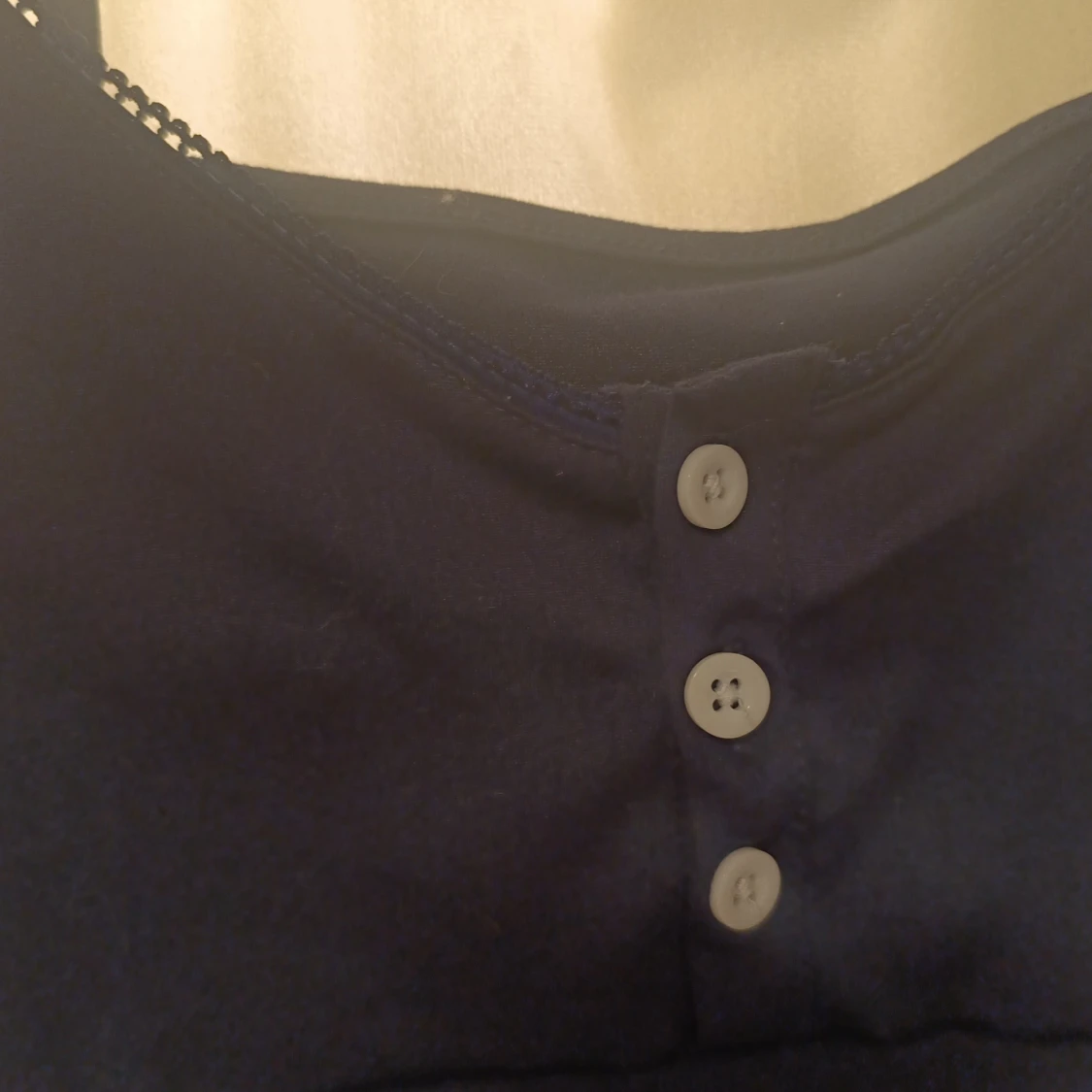 Marinblå linnetopp med knappar - 1