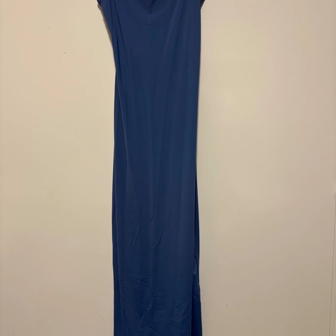 Blå långklänning från Pull&Bear