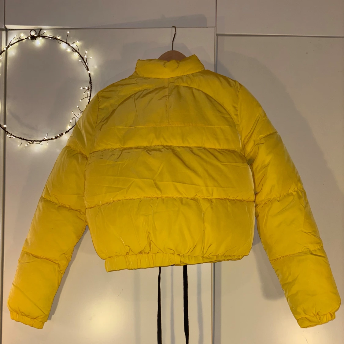 Gul pufferjacka från H&M, strl 34 - 1