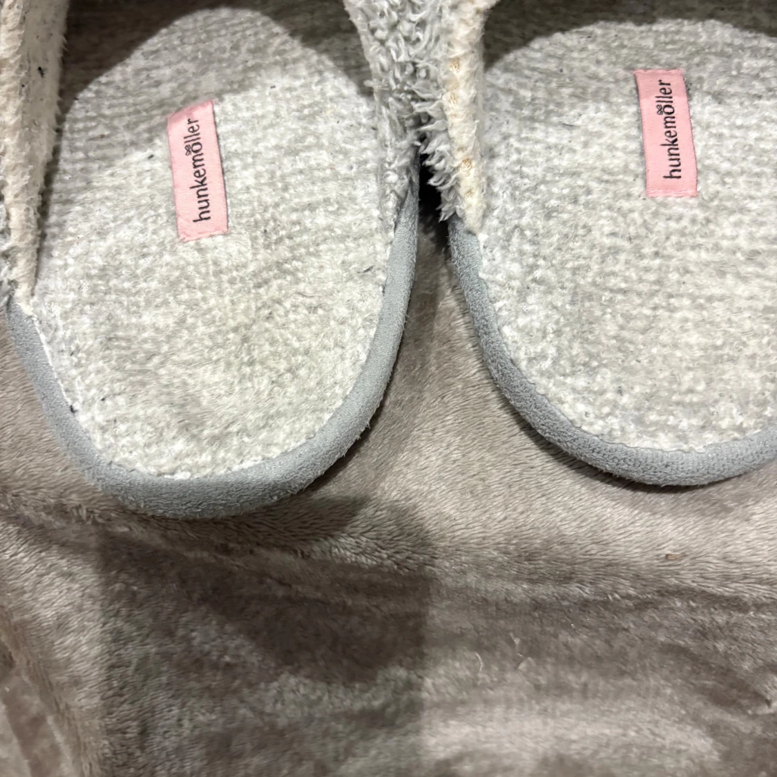 Grå fluffiga tofflor från Hunkemöller - 1