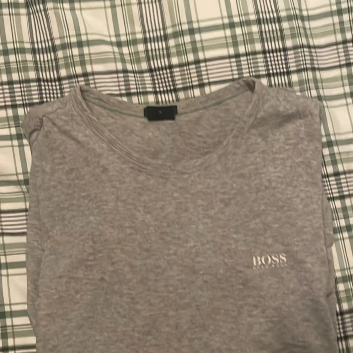 Grå t-shirt från Hugo Boss