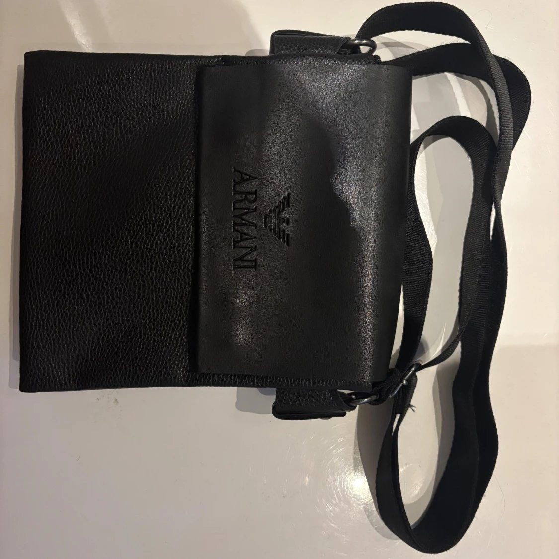 Svart axelväska från Armani