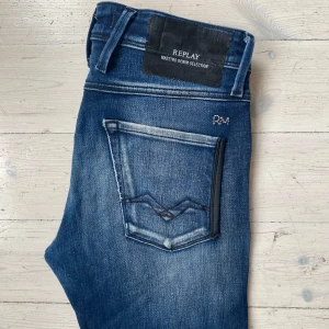 Replay Anbass HYPERFLEX jeans  - Sjukt snygga Replay Anbass Hyperflex jeans i perfekt skick med snygga detaljer 🙌 skriv vid fråga 👍 Storlek 30/30