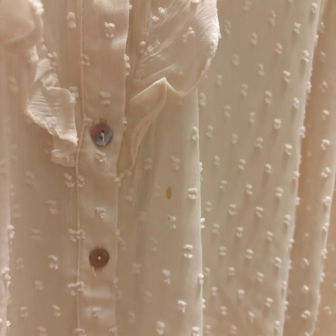 Vit blus med volanger från Zara - 2