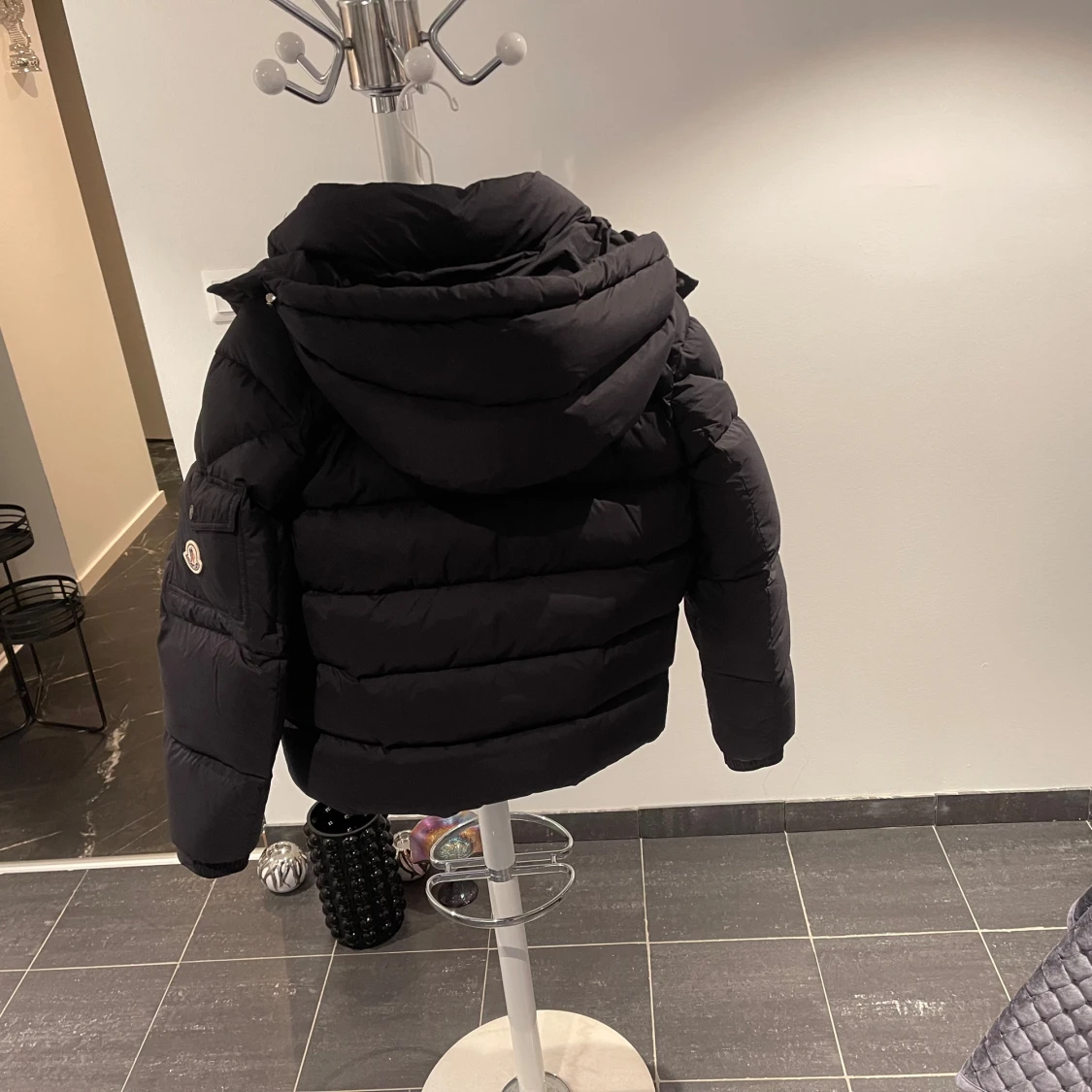 Svart Moncler pufferjacka med huva - 2