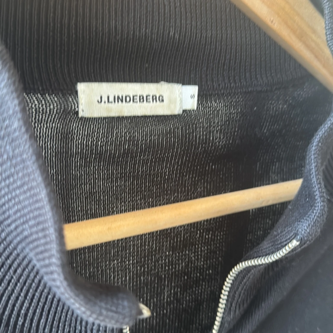 Svart kofta med dragkedja J.Lindeberg - 1