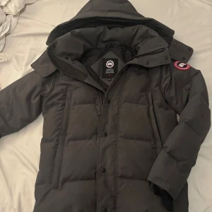 Canada goose wydham parka - Säljer pga används ej, ny skick. Storlek S billigare vid snabb affär
