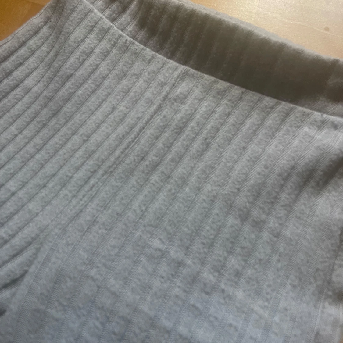 Grå ribbade vida byxor - 2