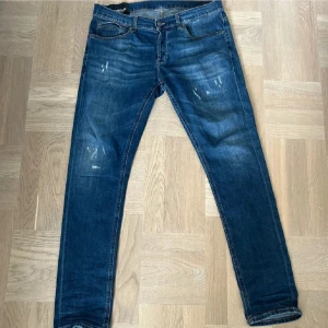 Dondup - Säljer dessa för de är för små, nyskick med inga defekter.