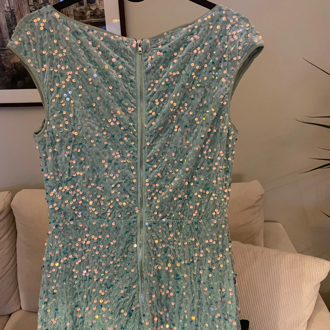 Ljusblå långklänning med paljetter - 2