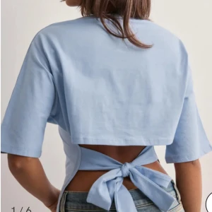 Helt ny blå Nelly tröja - Säljer en jättefin tröja från Nelly i storlek xxs som är slutsåld på Nelly . Den är helt ny och har inga defekter💙💙