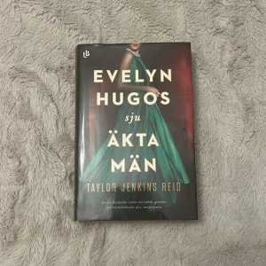 Evelyn hugos sju äkta män- Taylor Jenkins Reid  - En populär bok från TikTok som är i princip helt ny skick. Skriven på svenska! Väldigt bra plot! Pris kan diskuteras 🤗boken är också inbunden så ingen pocket