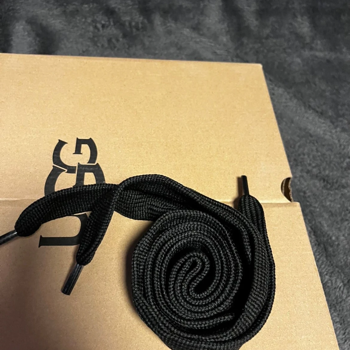 Svarta sneakers UGG Lowmel strl 42 - 2