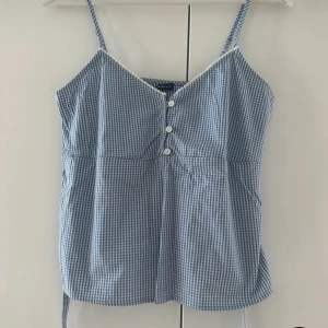 Blåvit rutig linnetopp med knyt - Linne från brandy Melville i onesize storlek🩷