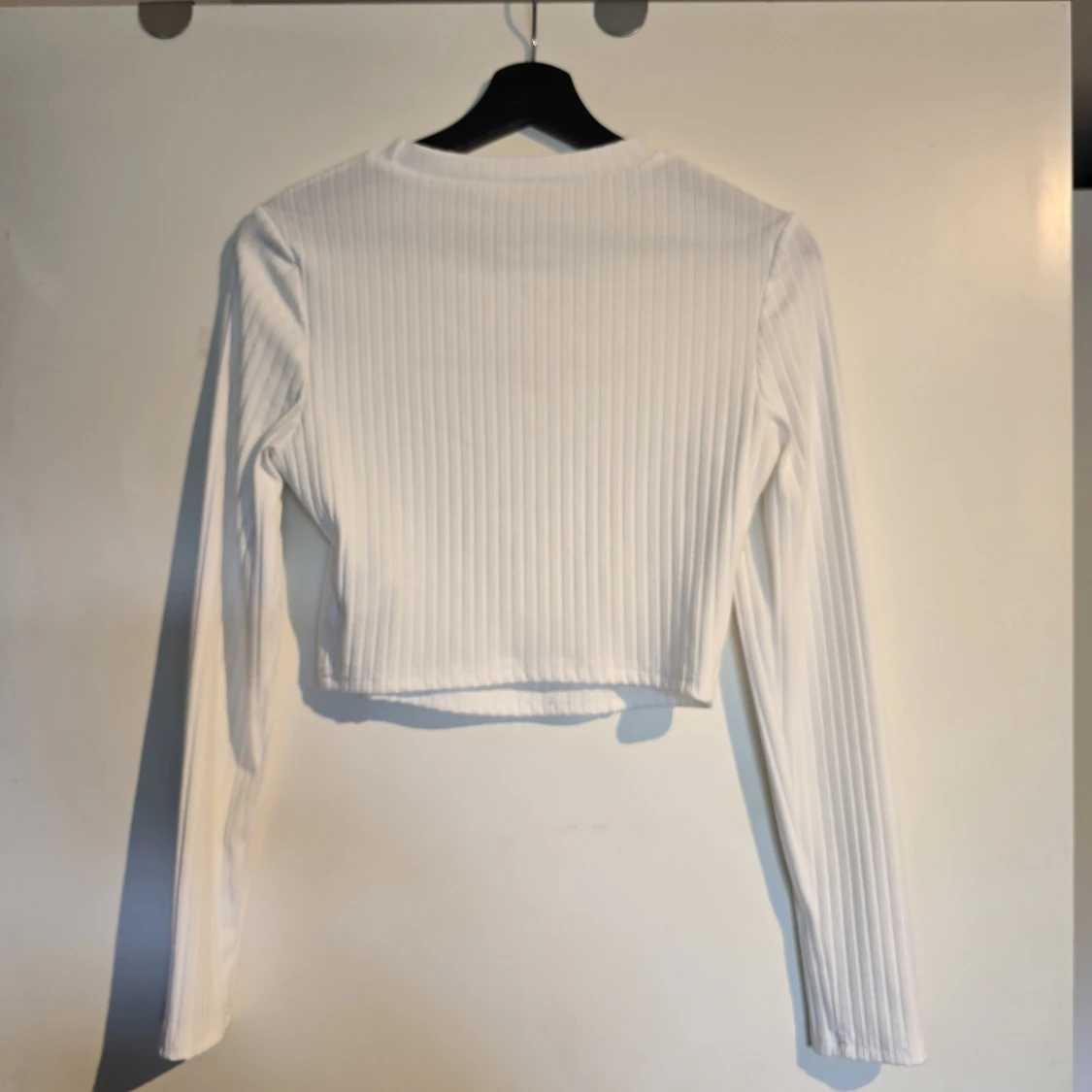 Vit ribbad croppad långärmad topp - 1