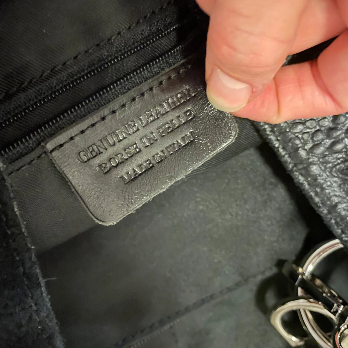 Svart axelväska i skinn med tofs - 3