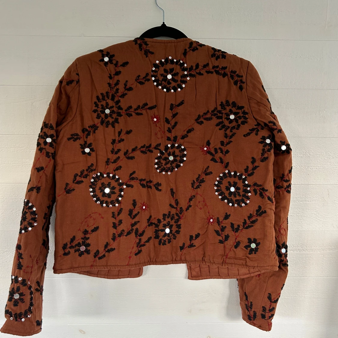 Broderad brun quiltad jacka från MANGO - 1