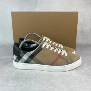 BURBERRY CHECKED SNEAKER - – Condition: 9/10  – Color: Beige  - What is included: Only the sneakers  – Retail price: 5500 +
