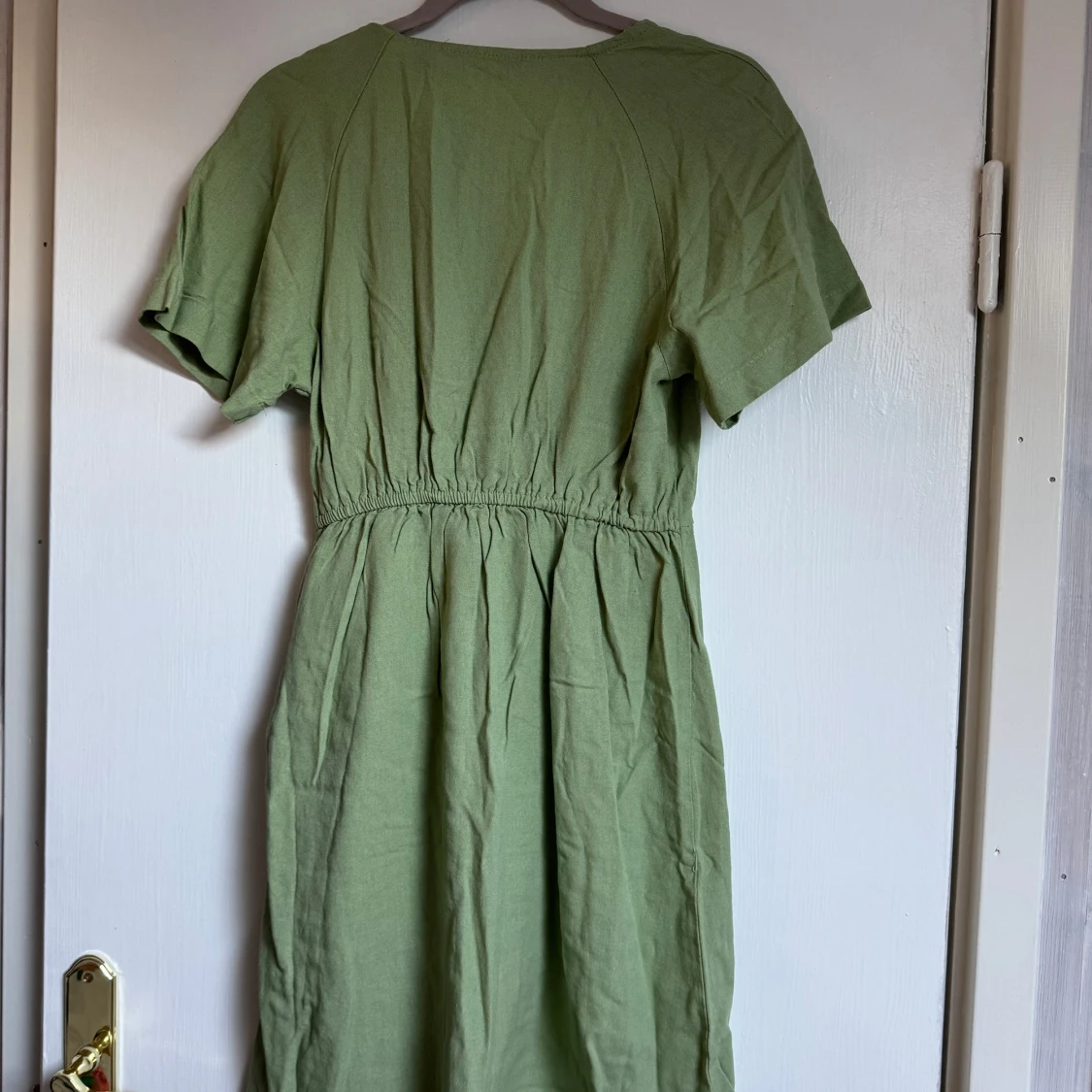 Grön omlottklänning med knyt - 1