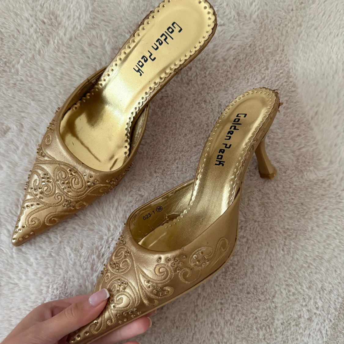 Guldiga klackar från Golden Peak - 1