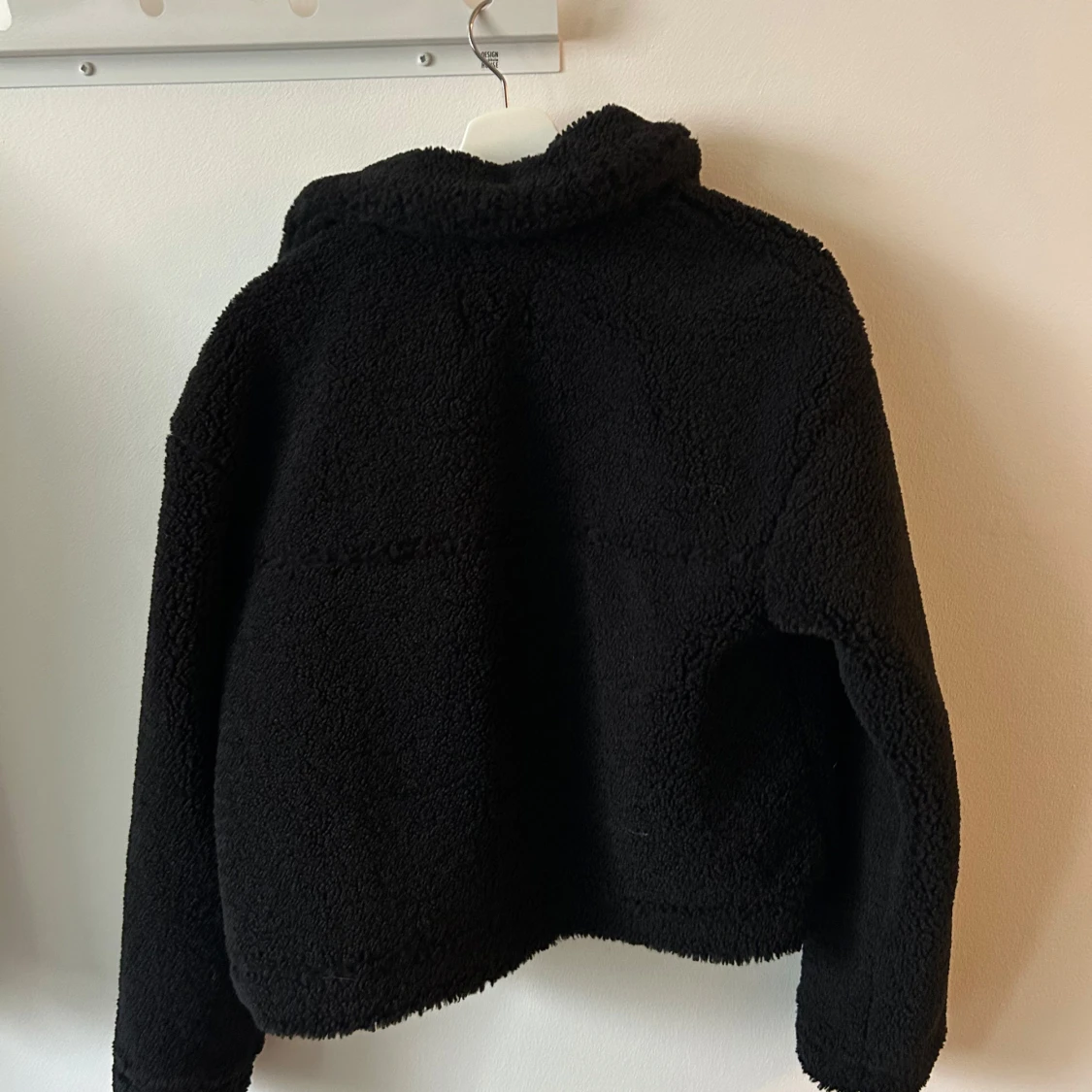 Svart teddyjacka - 3