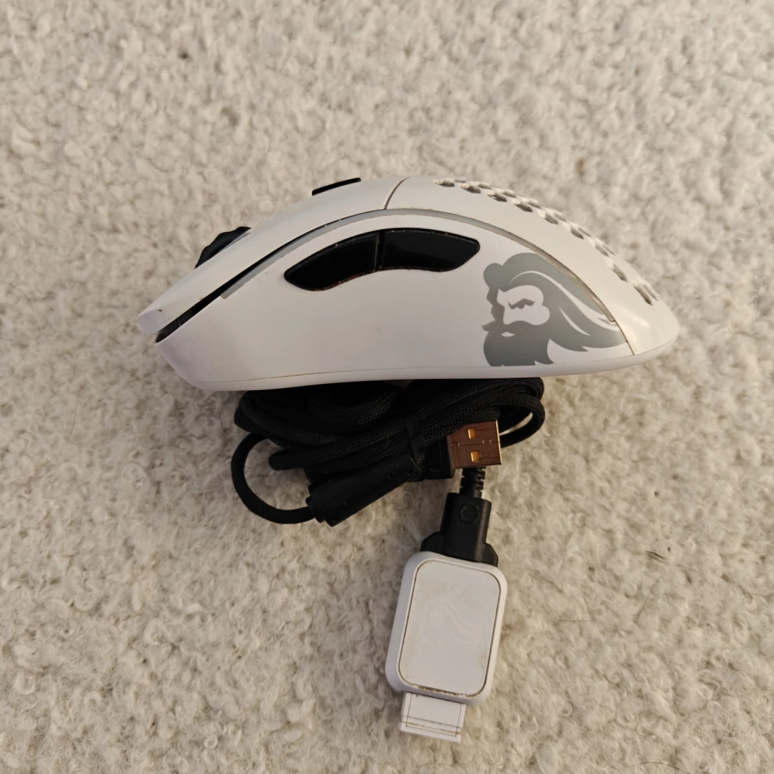 Glorious Model D Wireless - 1