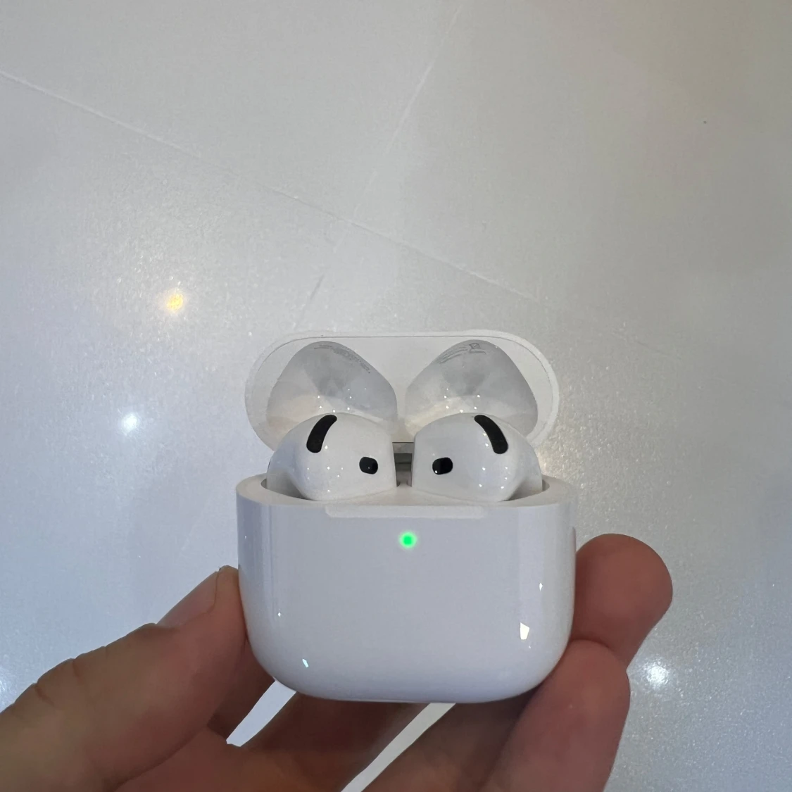 AirPods 4  - 4