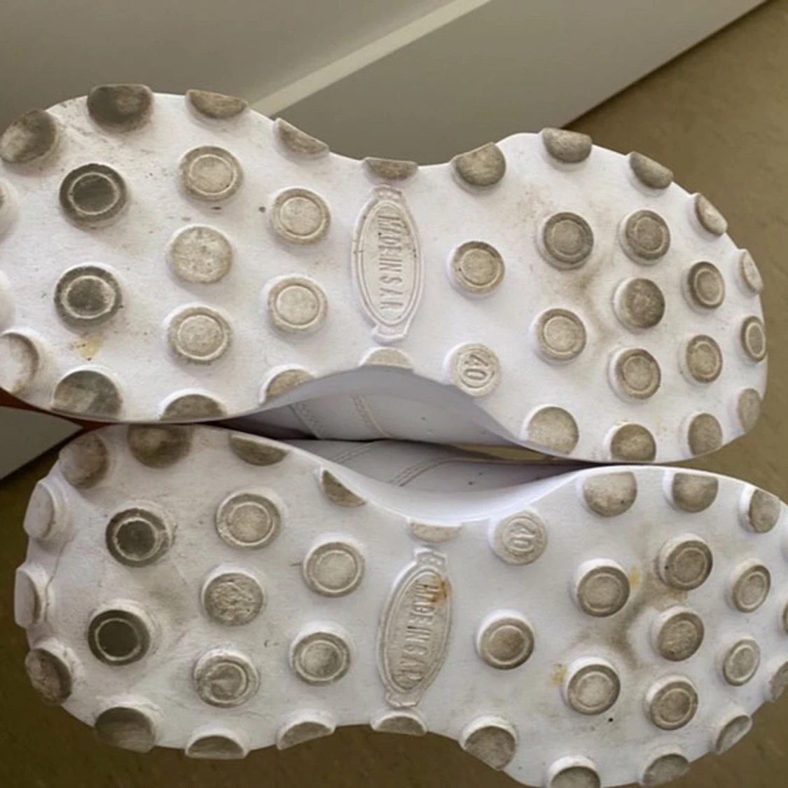 Chunky vita sneakers med snörning - 2