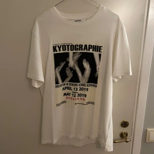 Zadig Voltaire T-shirt  - Tja säljer nu denna riktigt feta T-shirt från Zadig Voltaire i storlek S men som sitter mer som M(perfekt för dig mellan 185-190). Den är i helt nyskick och aldrig använd. Bara att höra av sig vid eventuella frågor🙌🏻