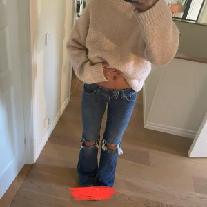 Blå bootcut jeans❤️ - Säljer ett par blå jeans med boutcut från Lager 157❤️ jag är 170cm och längden är perfekt!