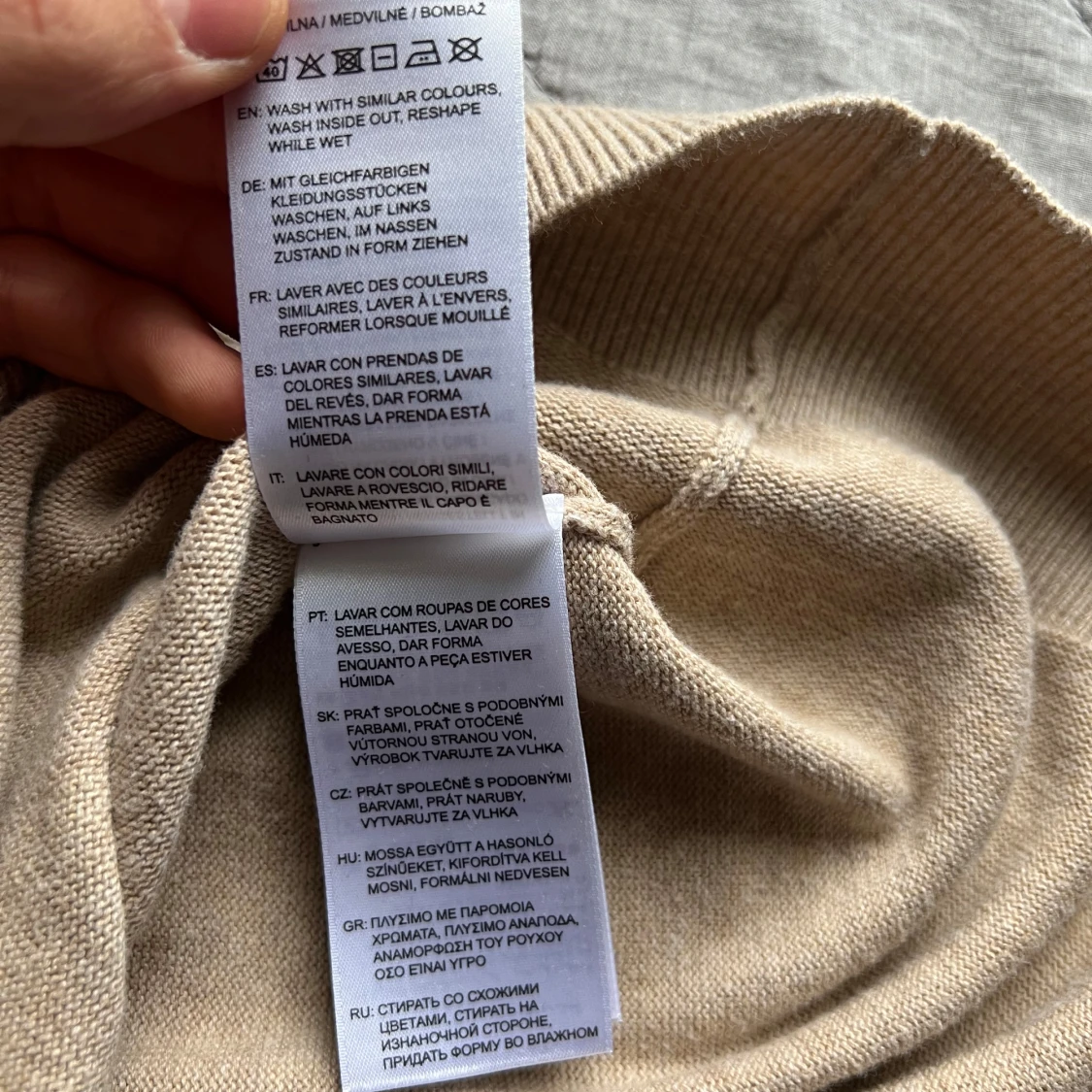 Beige stickad tröja från GANT - 2