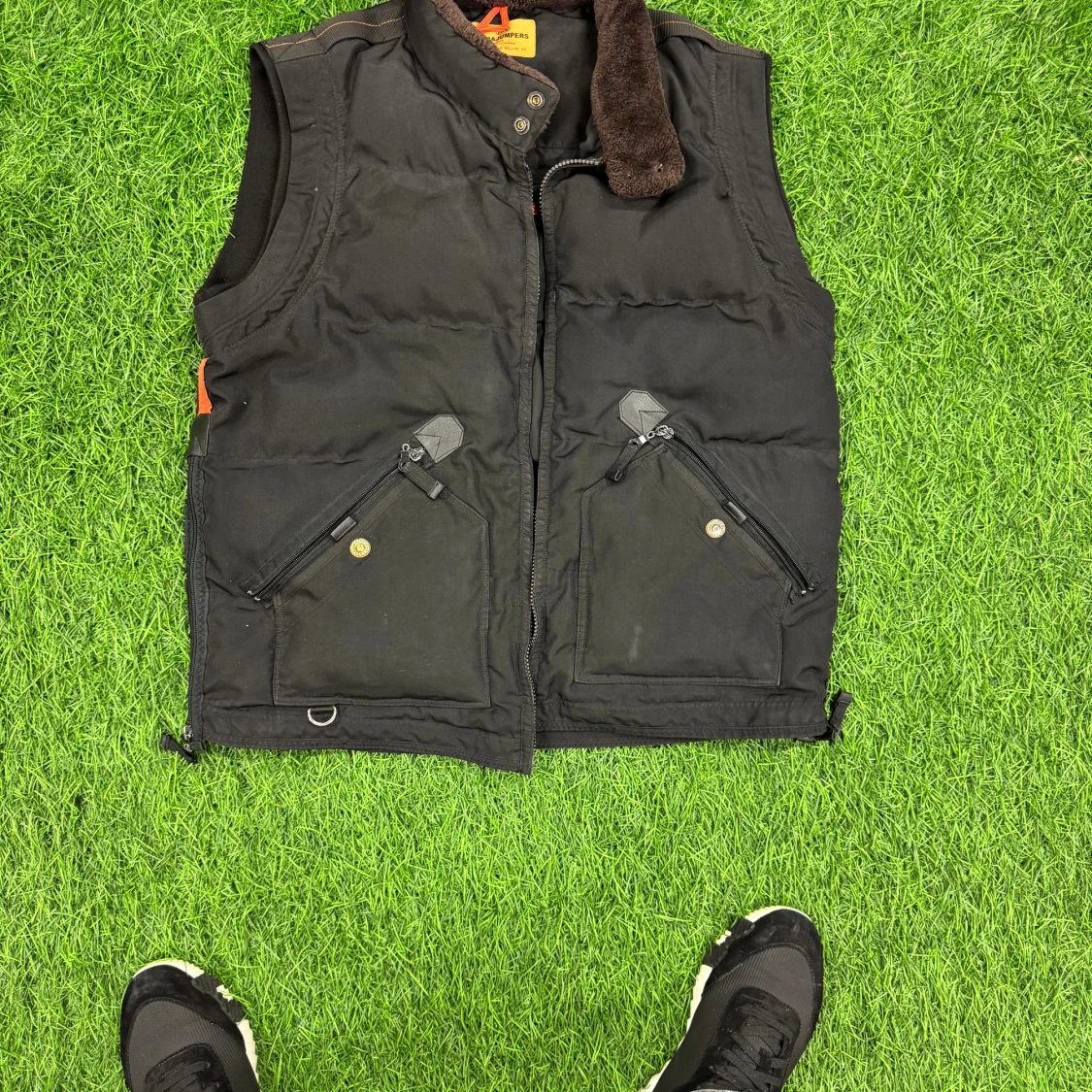 Svart dunväst från Parajumpers XLL