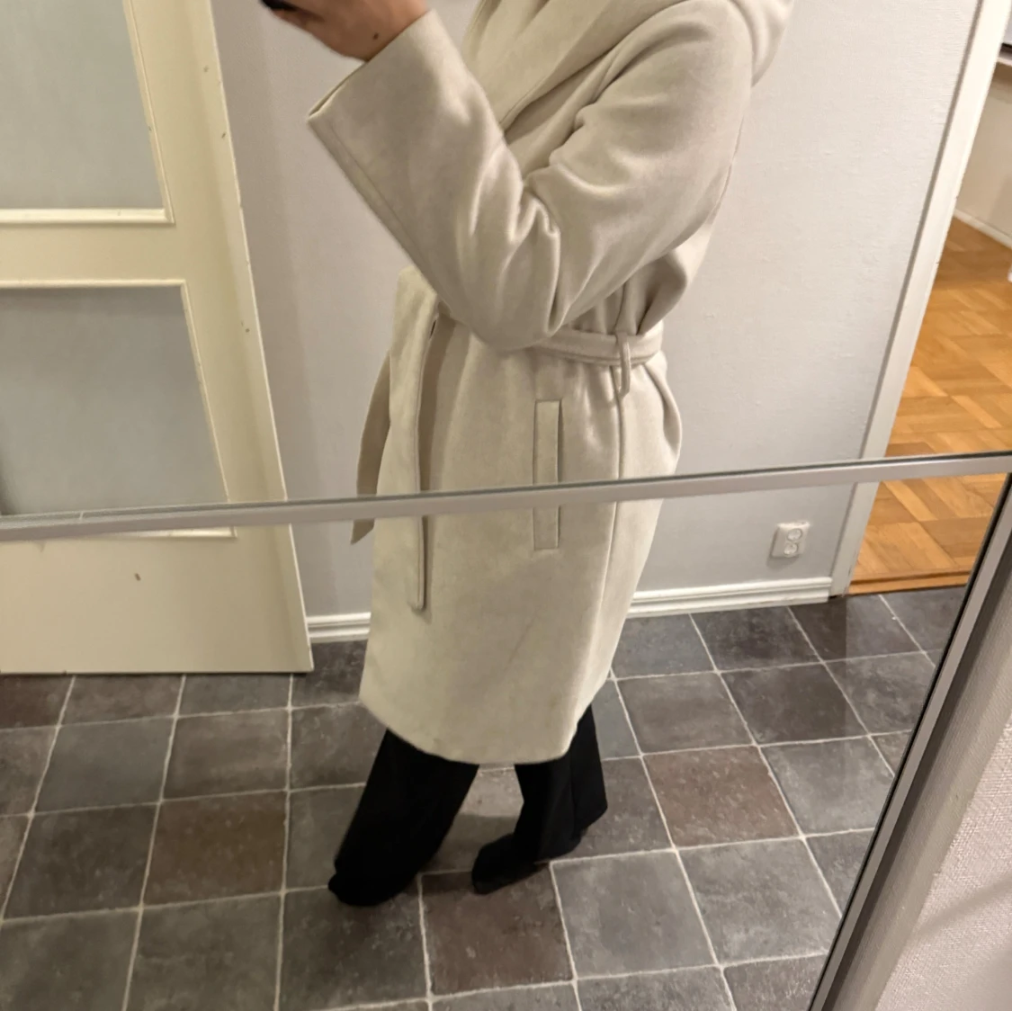 Beige kappa med bälte och huva - 2